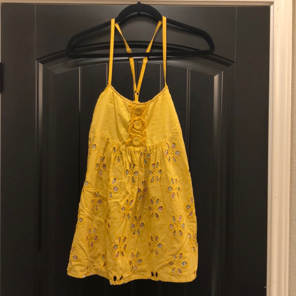 Yellow tank with pockets size small
